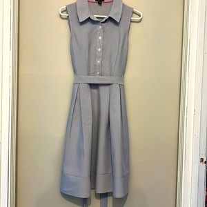 Jones New York size 6 blue and white pin striped